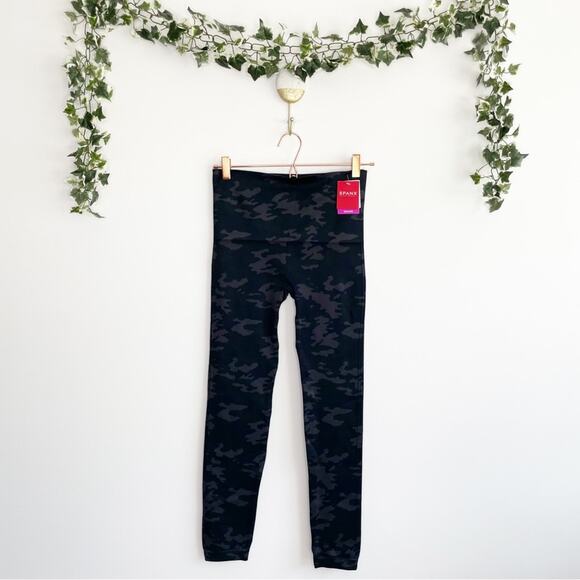 SPANX Look at Me Now Leggings in Black Camo NWT XL - Picture 2 of 8